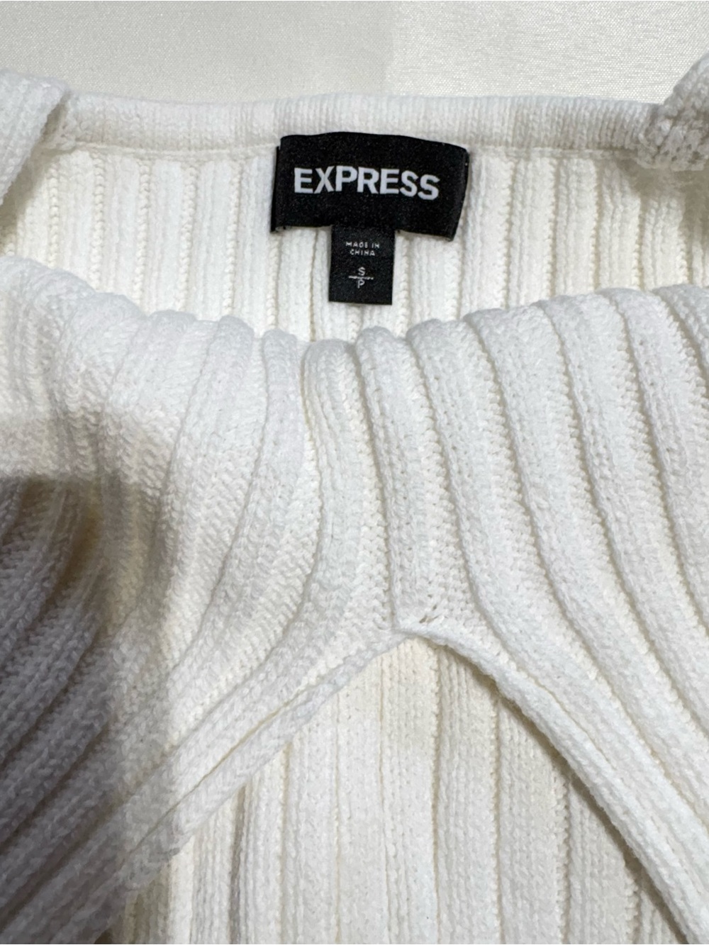 NWOT Express White Ribbed V-Neck Tank Top - Picture 2 of 3